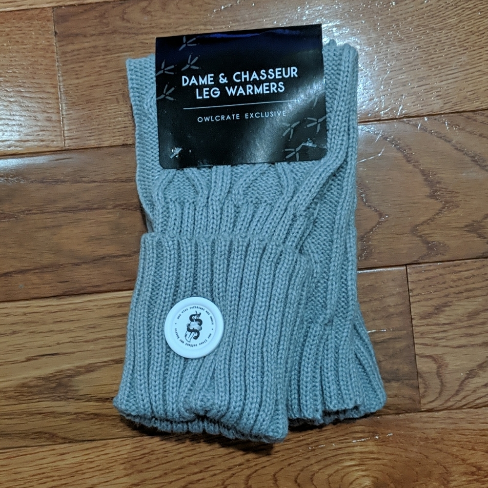 Owlcrate dame and chasseur leg warmers